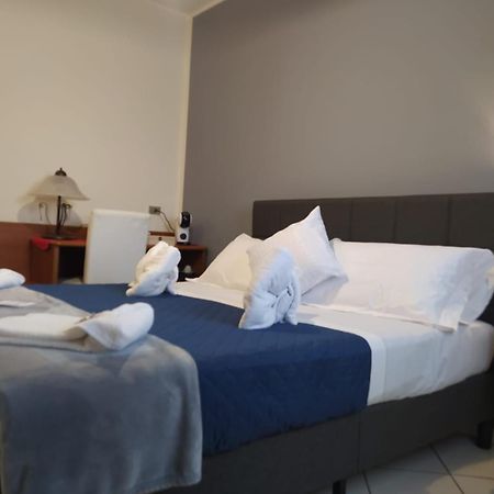 Hotel Baiardo Romagnano Sesia Exteriör bild