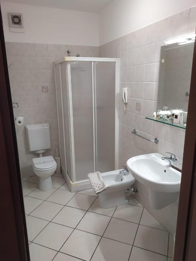 Hotel Baiardo Romagnano Sesia Exteriör bild