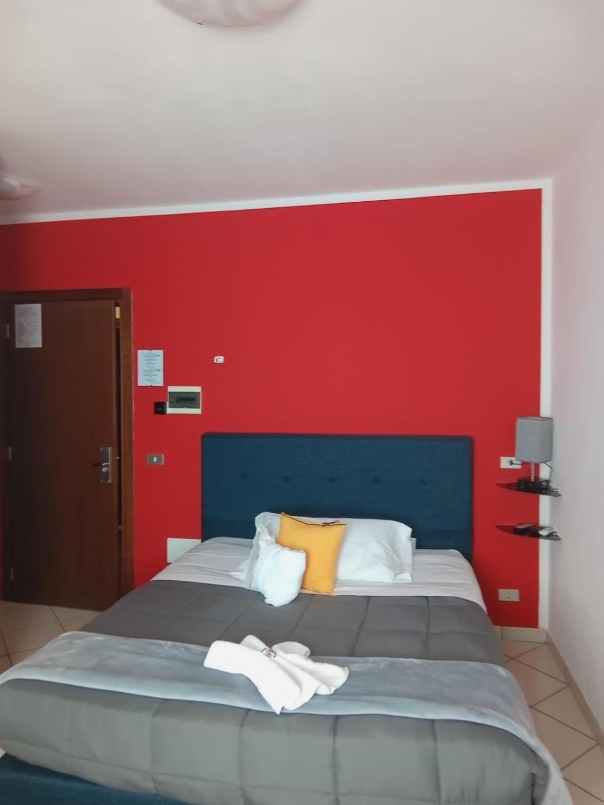 Hotel Baiardo Romagnano Sesia Exteriör bild