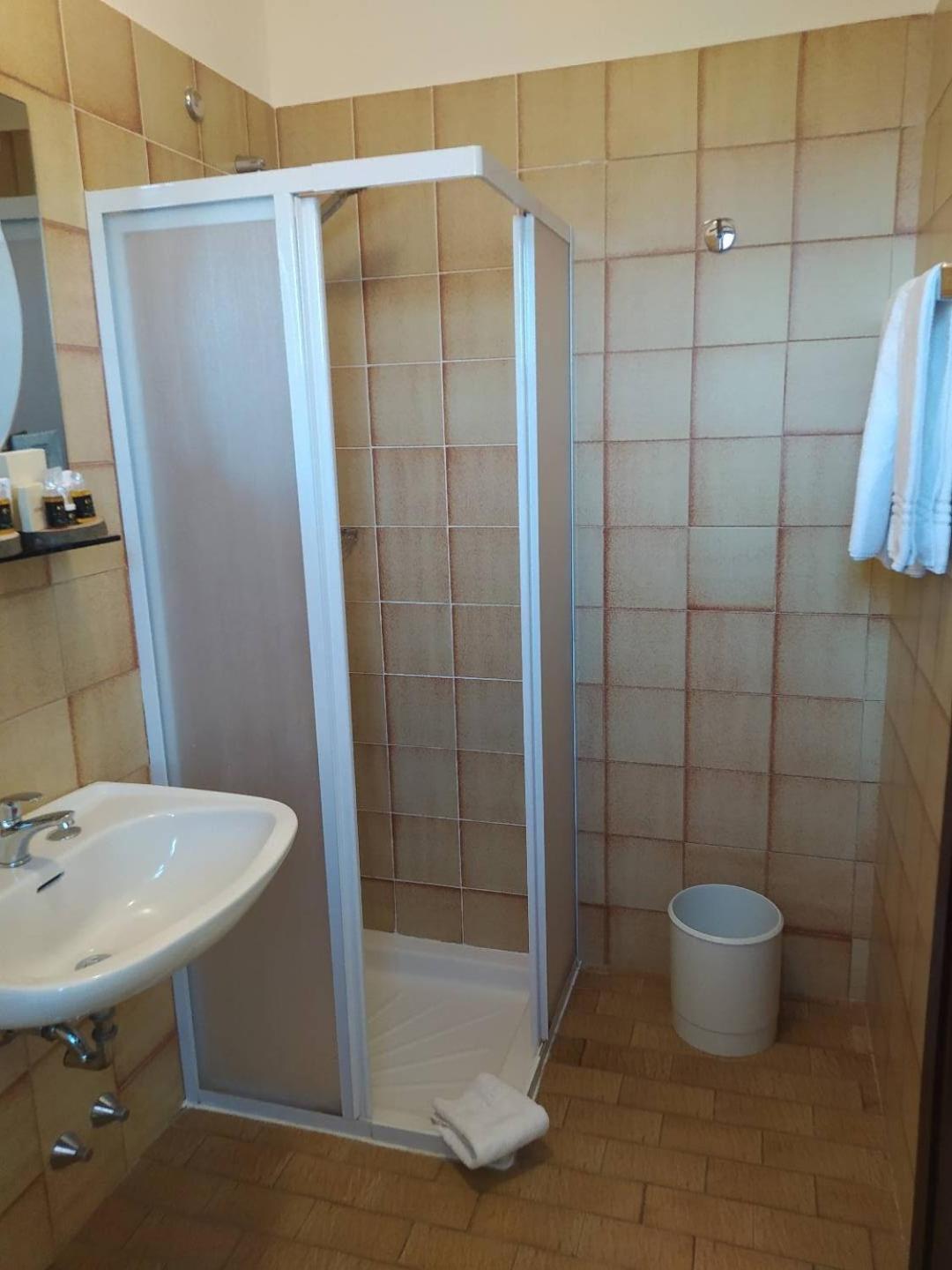 Hotel Baiardo Romagnano Sesia Exteriör bild