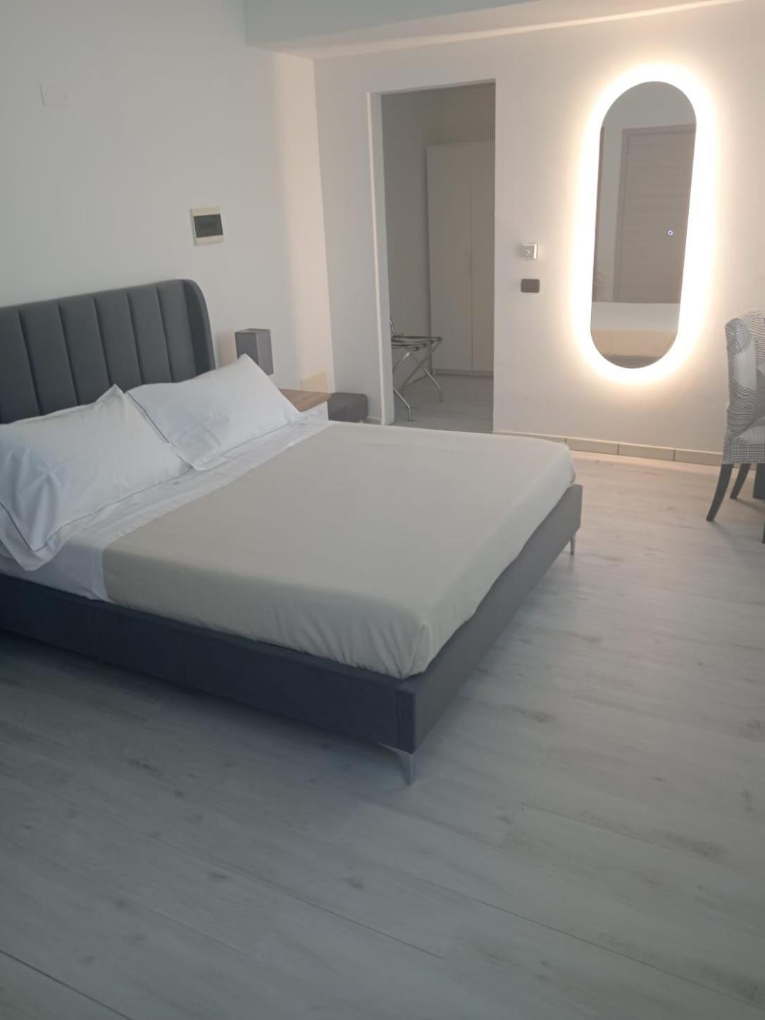 Hotel Baiardo Romagnano Sesia Exteriör bild